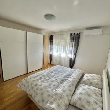 *Dugoročan najam/Blatine/94m2*