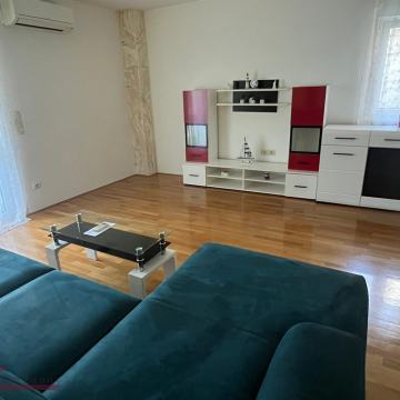 Dugoročni najam jednosobnog stana - centar Makarske