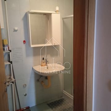 Dva apartmana u kuću u centru Vodica