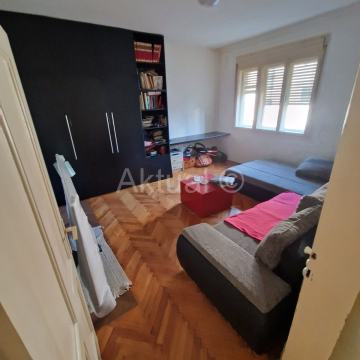 DVA STANA U KUĆI + GARAŽA + VRT, ZAGREB, RUDEŠ