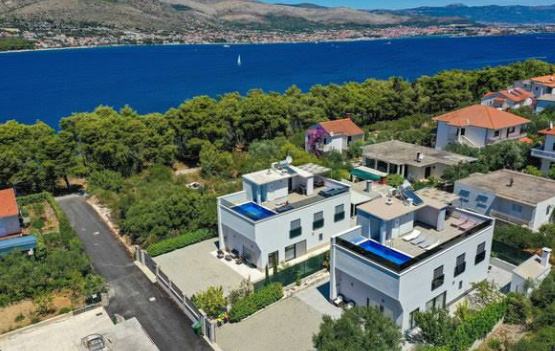 Dvije Ekskluzivne Luksuzne Vile s Bazenom – 250m2 – Okrug Donji