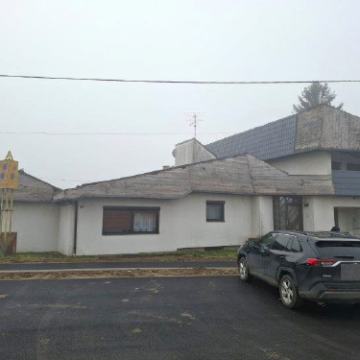 Dvije kuće i 3 pomoćne građevine: Viljevo, 540.00 m2, DRAŽBA