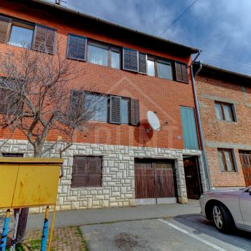 Dvije kuće | 340 m2 | Gornji grad