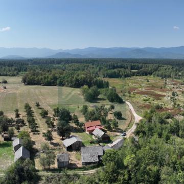 Seosko imanje, nova i stara kuća, zemljište, pov. 5000 m²!