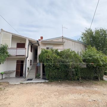 Dvije kuće na jednoj čestici, Vodice, širi centar, 345000€