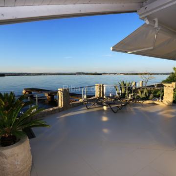 DVIJE VILLE UZ SAMO MORE!