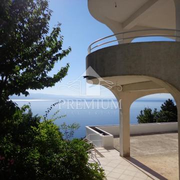DVOETAŽAN STAN U ROH-BAU IZVEDBI 187,30 m2, NA JEDINSTVENOJ LOKACIJI,