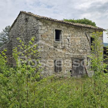 Dvojna kuća s panoramskim pogledom – prilika u srcu Istre!