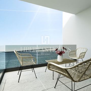 Dvosoban apartman s vrtom uz samu plažu, otok Pag