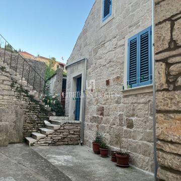 Prodaje se dvosoban stan na atraktivnoj lokaciji na Korčuli