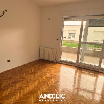 DVOSOBAN STAN S GARAŽOM NA SUPER LOKACIJI - PAZDIGRAD SPLIT