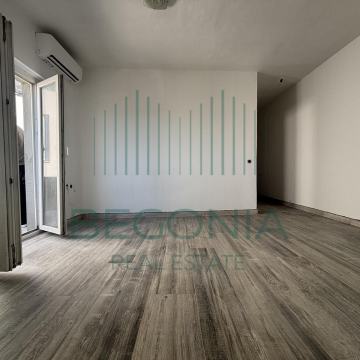 Dvosoban stan sa velikim krovištem 44,86 m2. SKROČINI.ZADAR.