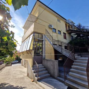 Dvosobni stan na kantridi s garažom