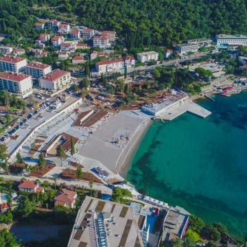 Jednosobni stan u potkrovlju stambene zgrade u Lapadu, Dubrovnik