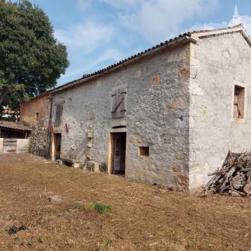 Ekskluziva u Poreč immobilien: Kameni dvor nedaleko Poreča sa 1000 m2
