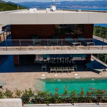EKSKLUZIVNA DIZAJNERSKA VILA S POGLEDOM NA KVARNER | 560 m² |