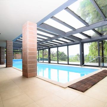 Ekskluzivna moderna kuća (1000 m2) sa bazenom, vrtom i garažom