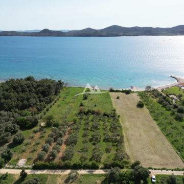 EKSKLUZIVNA PRODAJA – GRAĐEVINSKO ZEMLJIŠTE UZ MORE – KUMENAT, BIOGRAD