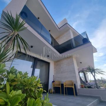 Ekskluzivna Vila s Bazenom na Bilom Brigu u Zadru