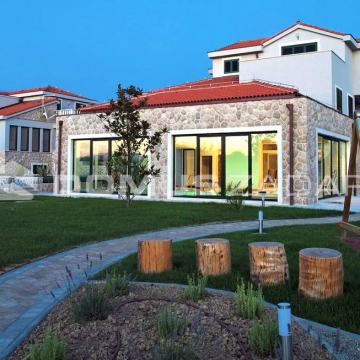 Ekskluzivno imanje sa dvije vile, 583 m2- Murter