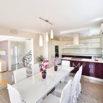 Ekskluzivno: Atraktivna vila s bazenom i garažom