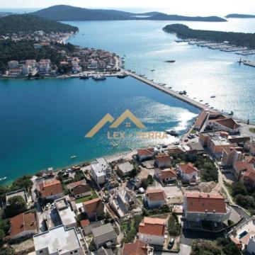 EKSKLUZIVNO, Građevinsko zemljište sa Gr. dozvolom, Rogoznica, 1200 m2