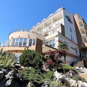 SNIŽENO - EKSKLUZIVAN  HOTEL 4* - 5000 M2 - UZ MORE