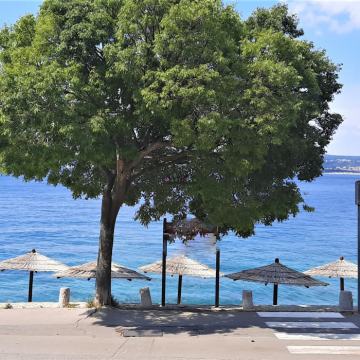 SNIŽENO - EKSKLUZIVAN  HOTEL 4* - 5000 M2 - UZ MORE