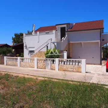 EKSKLUZIVNO PRAVO POSREDOVANJA - KUĆA IDEALNA ZA ŽIVOT I ODMOR -  363.