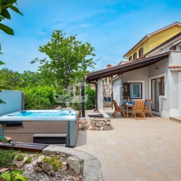 Adaptirana kamena kuća u Krasu, otok Krk