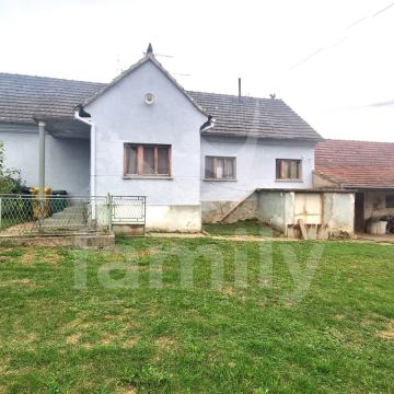 PRODAJA OBITELJSKE KUĆE S VELIKOM OKUĆNICOM I GOSPODARSKIM OBJEKTIMA