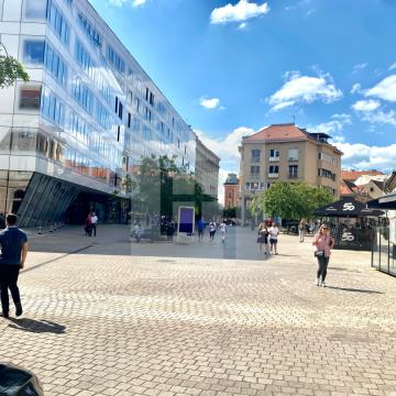 Europski trg (blizina), zgrada za renoviranje, prodaja