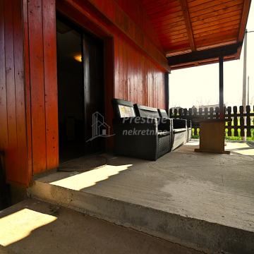 Gaj, Autentična klijet okružena zelenilom!