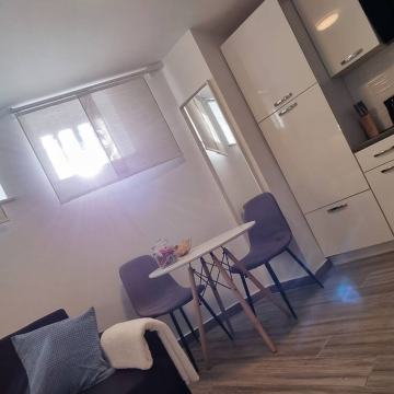 Garsonjera u blizini tramvaja i parka Maksimir