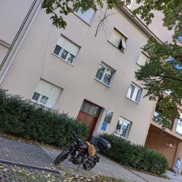 Garsonjera za kompletnu renovaciju, na dobroj lokaciji