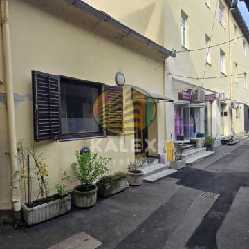 GARSONIJERA U STROGOM CENTRU - IDEALNA ZA INVESTICIJU I DNEVNI NAJAM