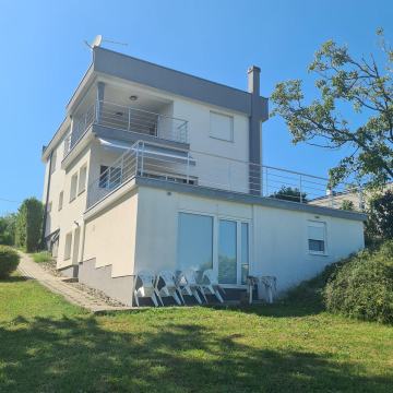 Gornji Mikulići, samostojeća kuća, 380 m2