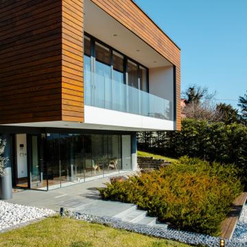 GRAČANI - LUKSUZNA VILA 440 m2 -ZATVORENI BAZEN -SAUNA -VRT