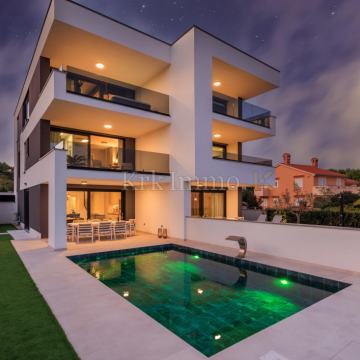 Grad Krk: Luksuzno opremljena villa s pogledom na more!