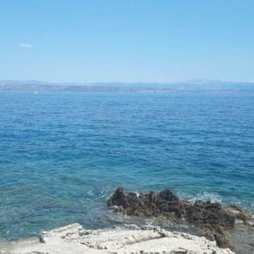 ***Građevinsko zemljište 2022 m2- Šolta, otvoren pogled na more***