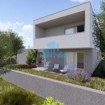 Građevinsko zemljište sa dozvolom za obiteljsku kuću, Pirovac, 571 m2