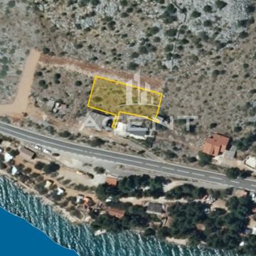 Građevinsko zemljište na periferiji Starigrada, 3937 m2 - 100m od mora