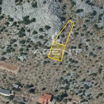 Građevinsko zemljište na periferiji Starigrada-Paklenice 1326m2