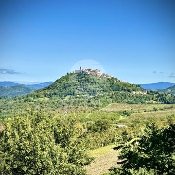 GRAĐEVINSKO ZEMLJIŠTE S POGLEDOM NA MOTOVUN
