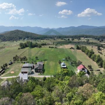 Građevinsko i poljoprivredno zemljište u Smiljanu, 8000 m²