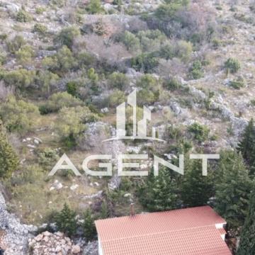 Građevinsko zemljište u Starigradu-Paklenici  640m2