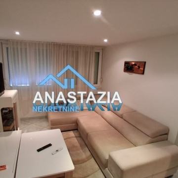 GRIPE- NOVA PONUDA- STAN 60m2, 1.kat, dvosoban, renoviran, namješten