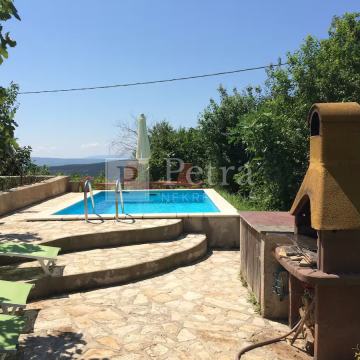 Grižane, kamena kuća s bazenom!