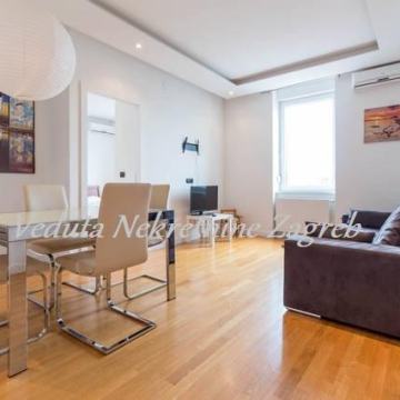 NOVO! GUNDULIĆEVA, 2S STAN 60 M2, 3 KAT, KOLNI ULAZ