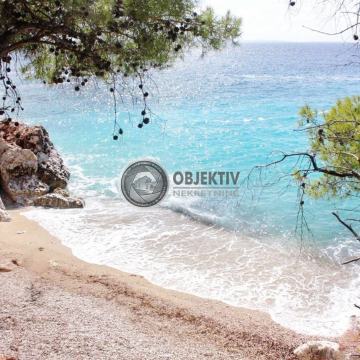 HVAR NEKRETNINA  PRVI RED DO MORA.....